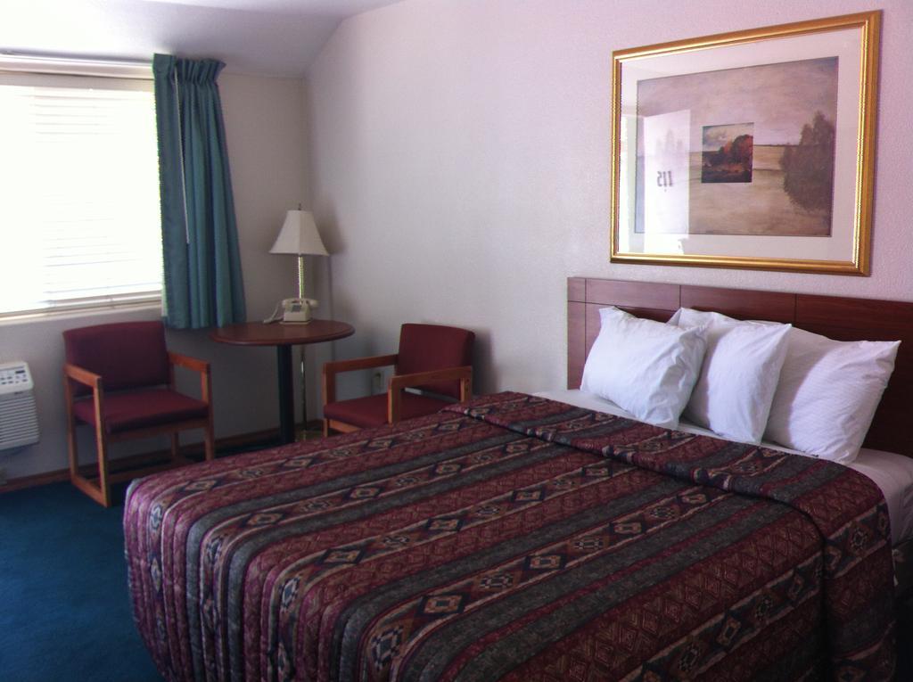 Legacy Inn Price Cameră foto